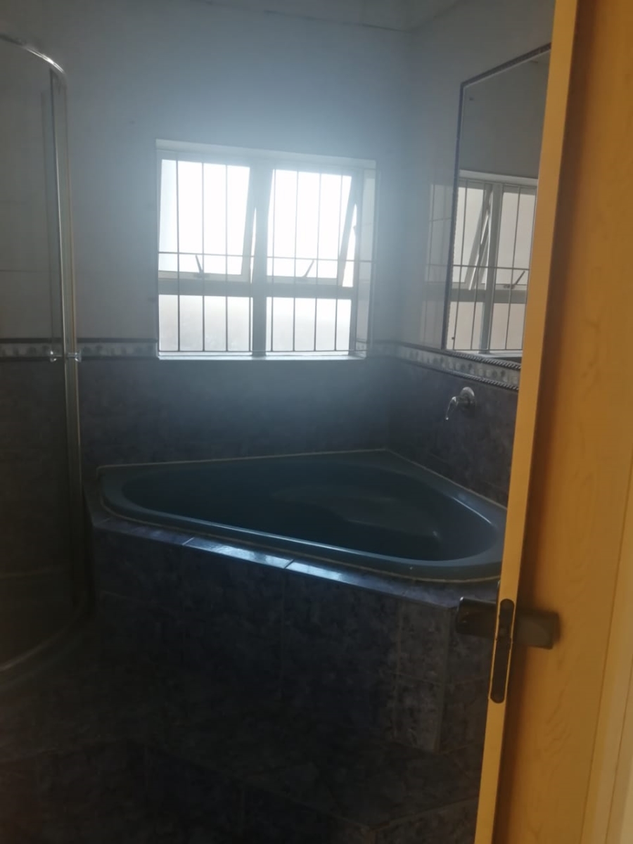 To Let 2 Bedroom Property for Rent in Amanzimtoti KwaZulu-Natal
