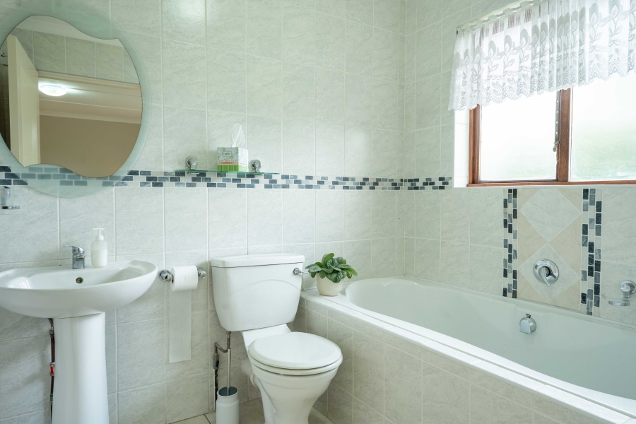 2 Bedroom Property for Sale in Kloof KwaZulu-Natal