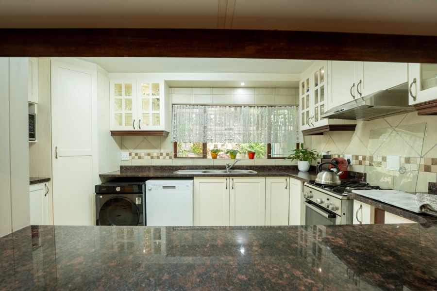 2 Bedroom Property for Sale in Kloof KwaZulu-Natal