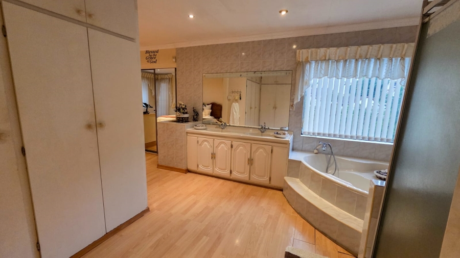 4 Bedroom Property for Sale in Town Bush Valley KwaZulu-Natal