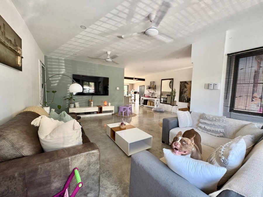 To Let 4 Bedroom Property for Rent in Sheffield Beach KwaZulu-Natal