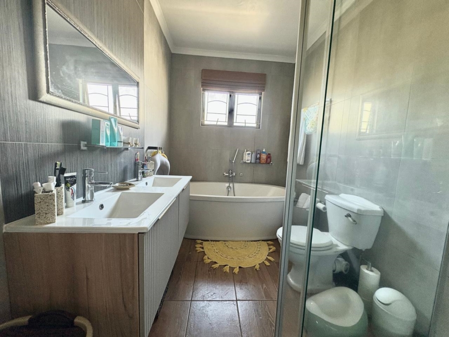 To Let 4 Bedroom Property for Rent in Sheffield Beach KwaZulu-Natal