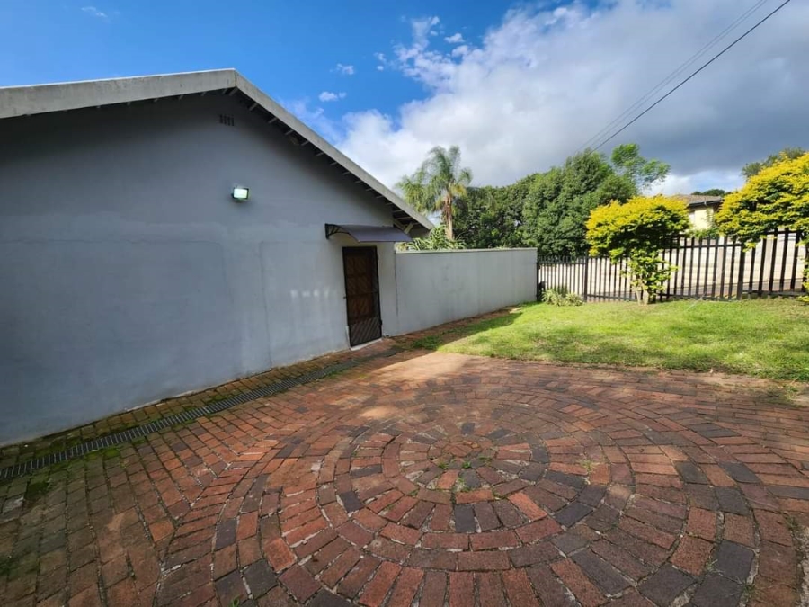 To Let 2 Bedroom Property for Rent in Kloof KwaZulu-Natal