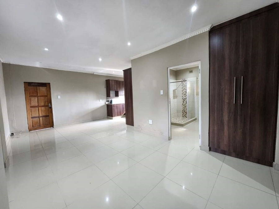 To Let 2 Bedroom Property for Rent in Kloof KwaZulu-Natal