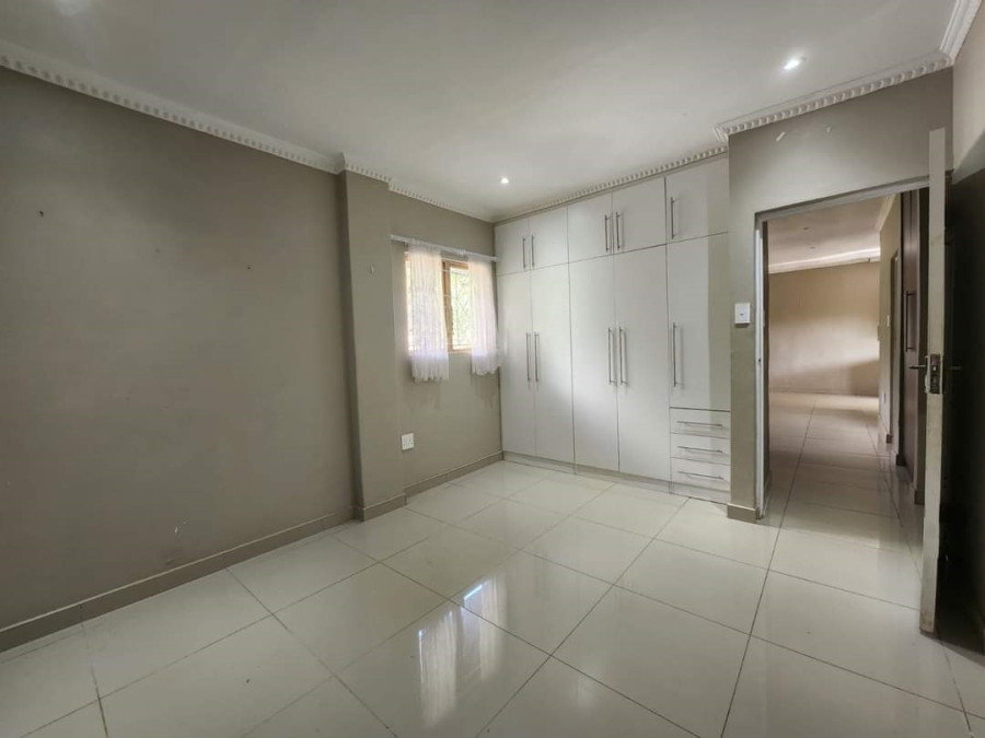 To Let 2 Bedroom Property for Rent in Kloof KwaZulu-Natal