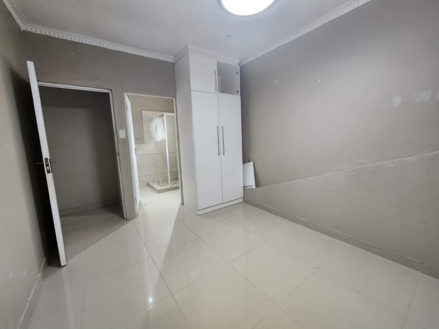 To Let 2 Bedroom Property for Rent in Kloof KwaZulu-Natal