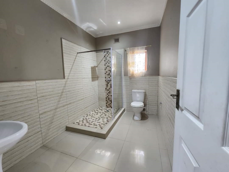 To Let 2 Bedroom Property for Rent in Kloof KwaZulu-Natal