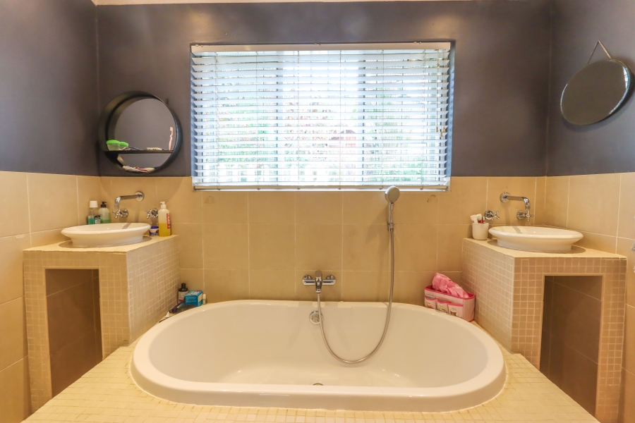 4 Bedroom Property for Sale in Dawncliffe KwaZulu-Natal