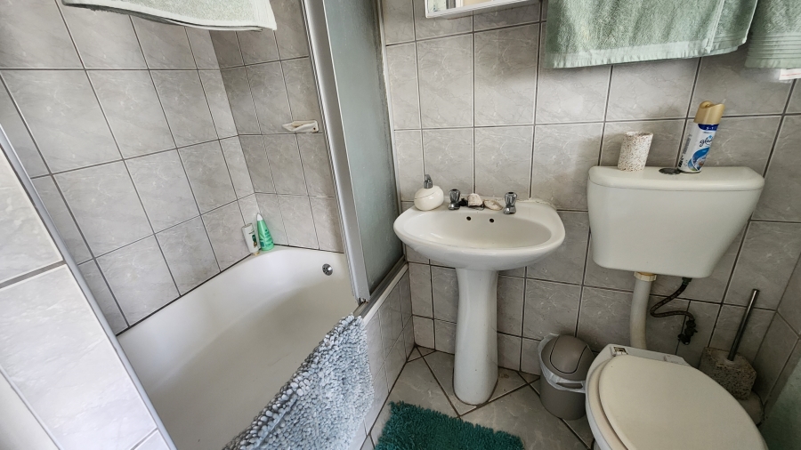 2 Bedroom Property for Sale in Uvongo KwaZulu-Natal