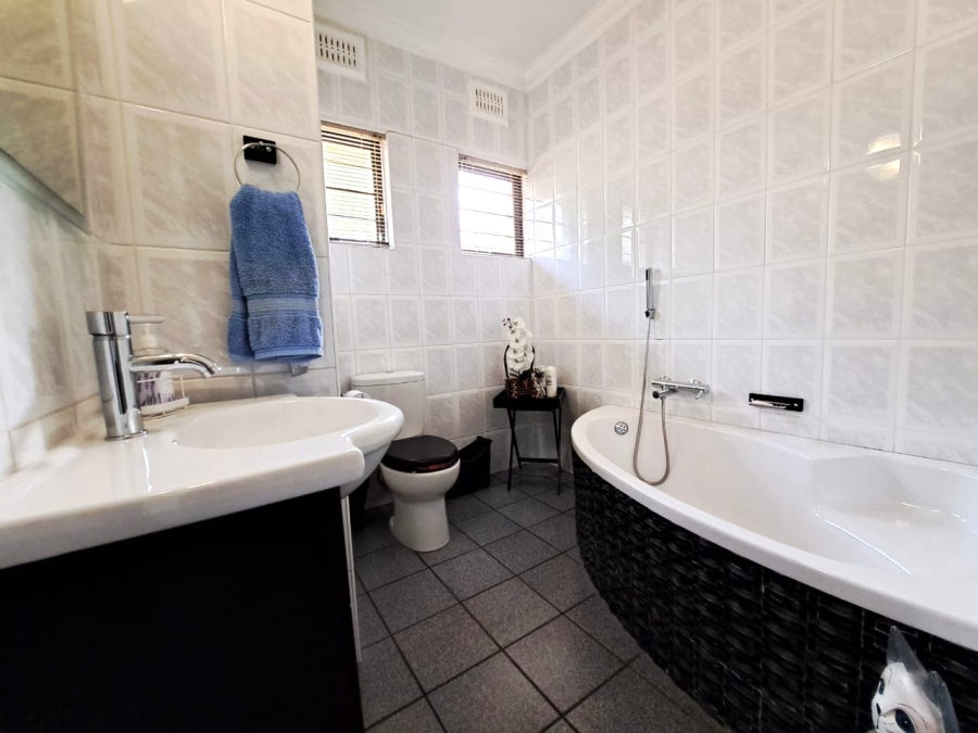 3 Bedroom Property for Sale in Farningham Ridge KwaZulu-Natal