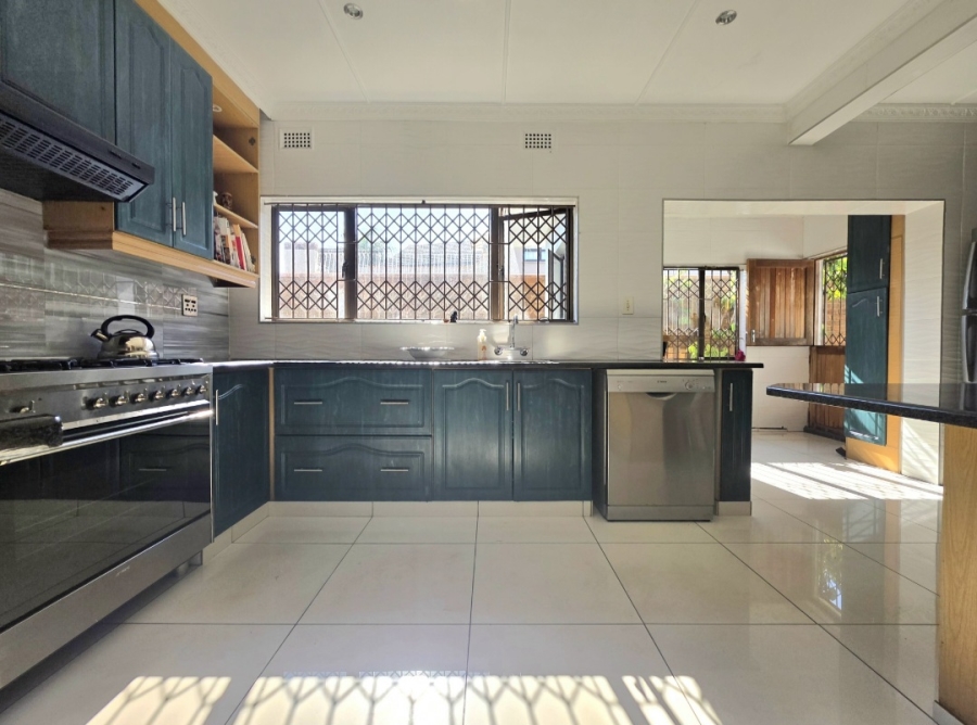 4 Bedroom Property for Sale in Amanzimtoti KwaZulu-Natal