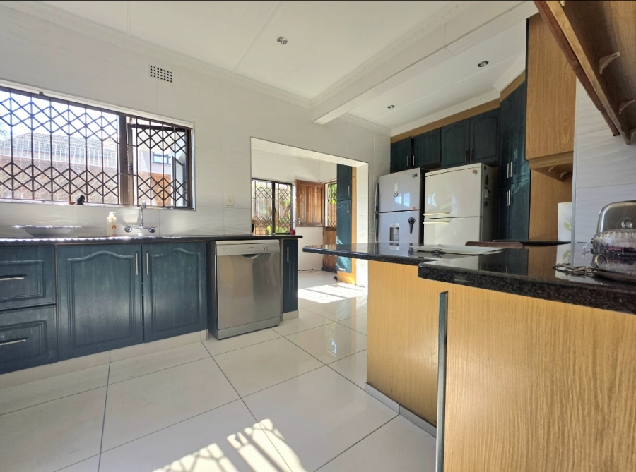 4 Bedroom Property for Sale in Amanzimtoti KwaZulu-Natal