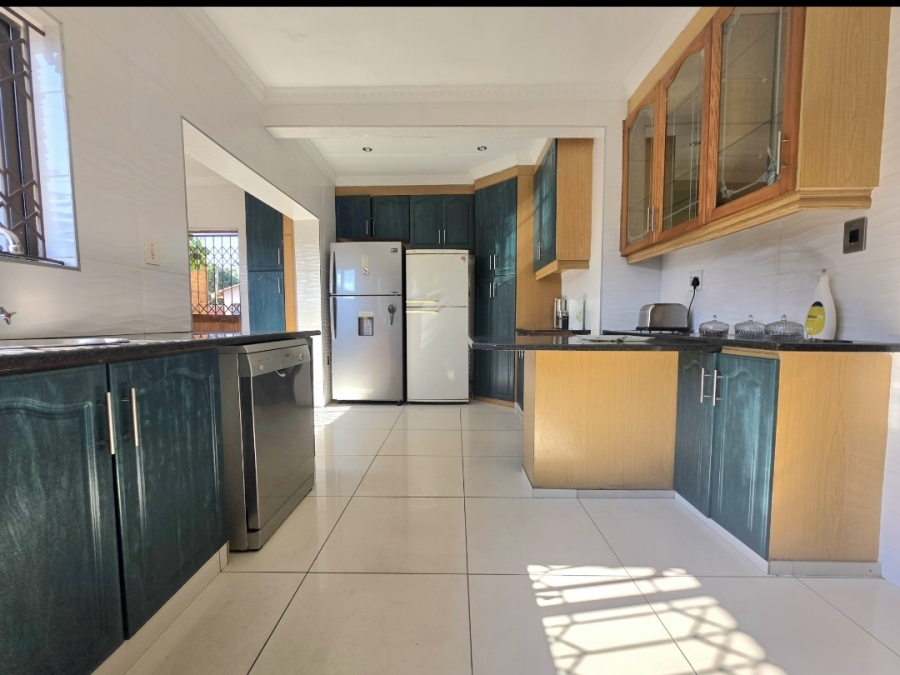 4 Bedroom Property for Sale in Amanzimtoti KwaZulu-Natal