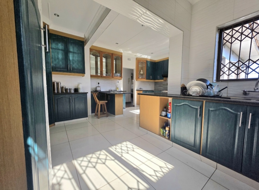 4 Bedroom Property for Sale in Amanzimtoti KwaZulu-Natal
