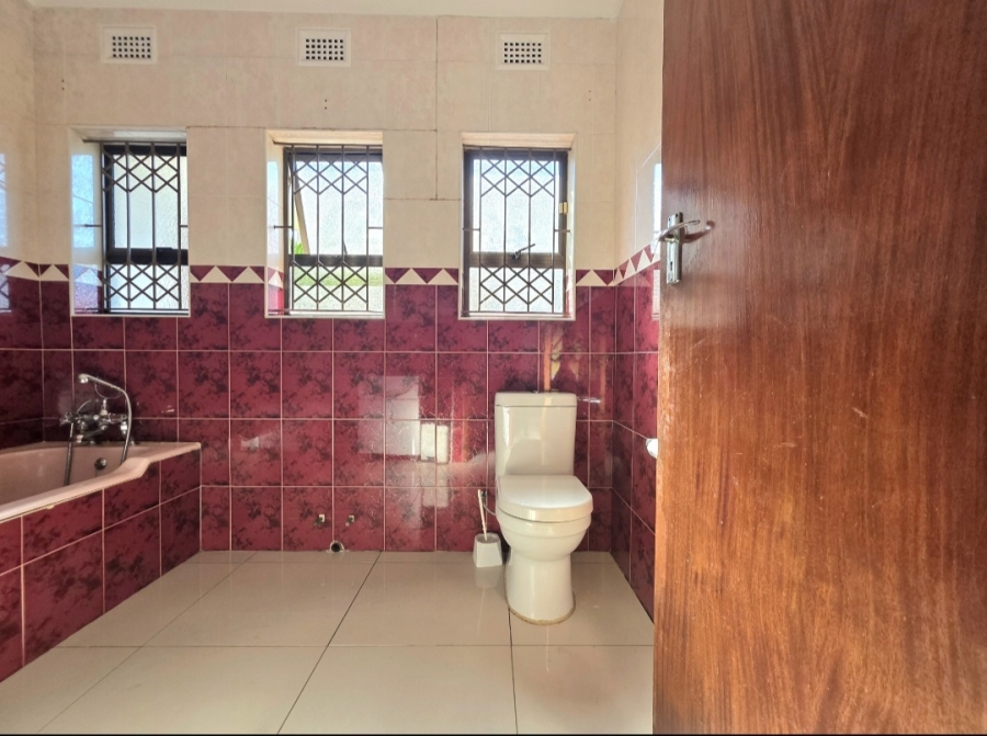 4 Bedroom Property for Sale in Amanzimtoti KwaZulu-Natal