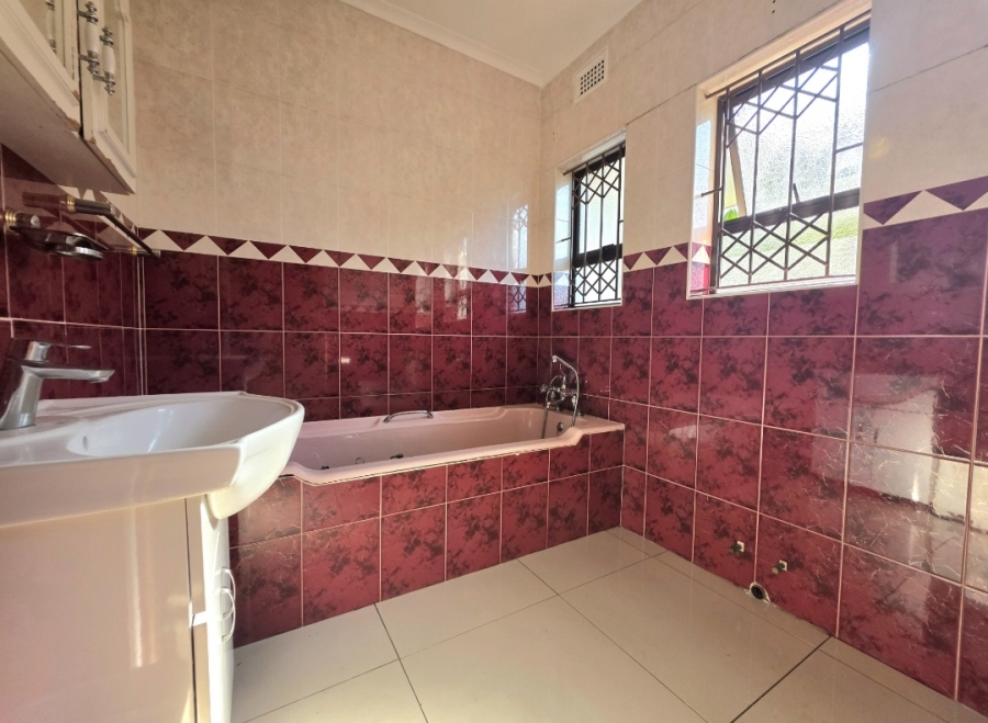 4 Bedroom Property for Sale in Amanzimtoti KwaZulu-Natal
