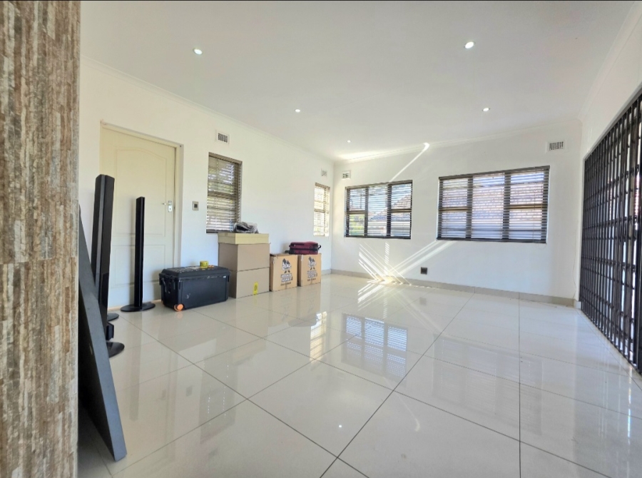 4 Bedroom Property for Sale in Amanzimtoti KwaZulu-Natal