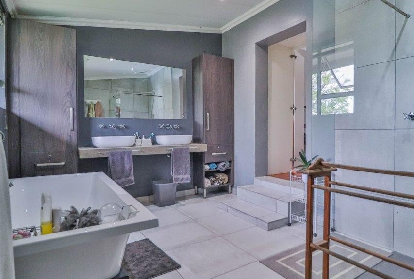 6 Bedroom Property for Sale in Epworth KwaZulu-Natal