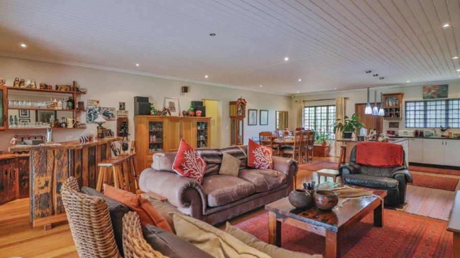 6 Bedroom Property for Sale in Epworth KwaZulu-Natal