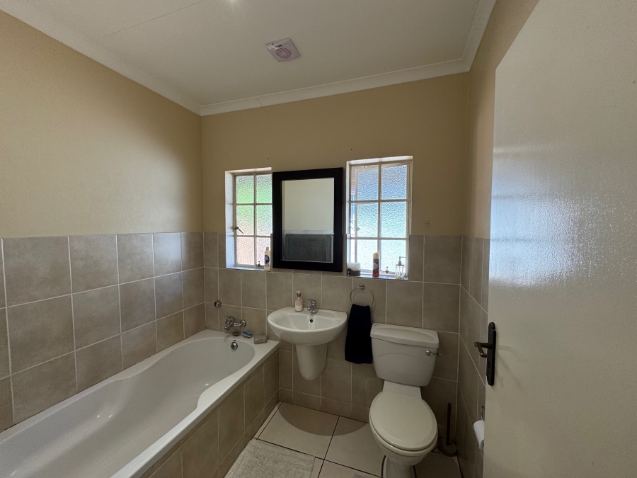 To Let 4 Bedroom Property for Rent in Hilton Central KwaZulu-Natal