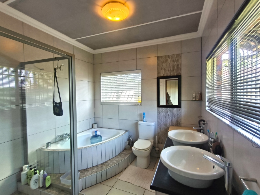 4 Bedroom Property for Sale in Meer En See KwaZulu-Natal