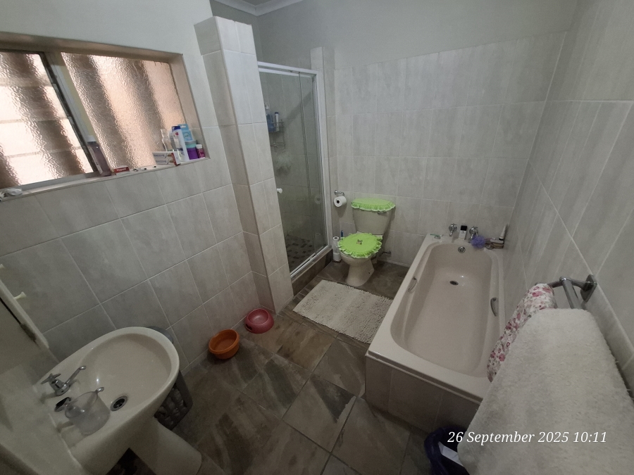 3 Bedroom Property for Sale in Huttenheights KwaZulu-Natal