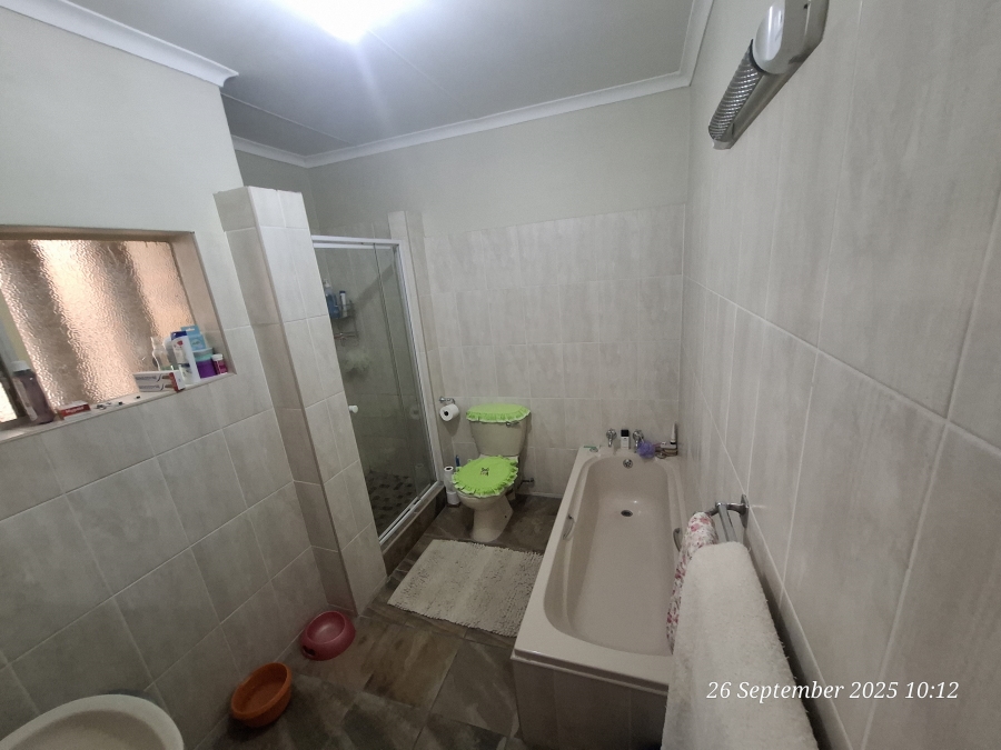 3 Bedroom Property for Sale in Huttenheights KwaZulu-Natal