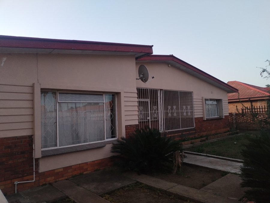 3 Bedroom Property for Sale in Lennoxton KwaZulu-Natal