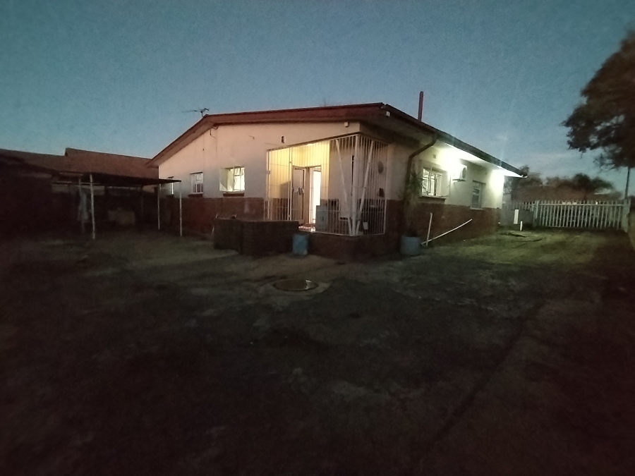 3 Bedroom Property for Sale in Lennoxton KwaZulu-Natal