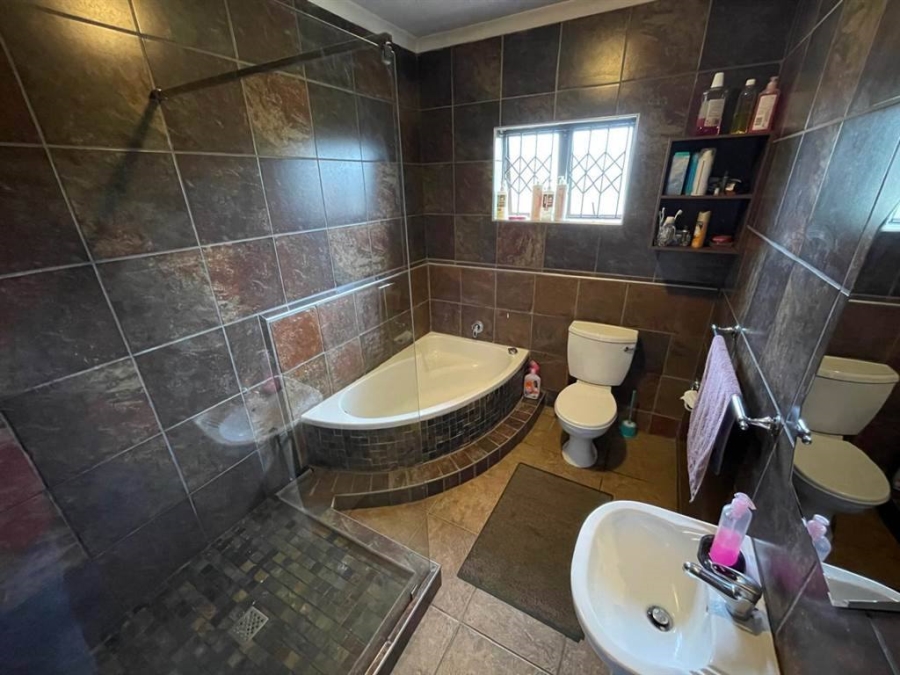 3 Bedroom Property for Sale in Umzinto Rural KwaZulu-Natal