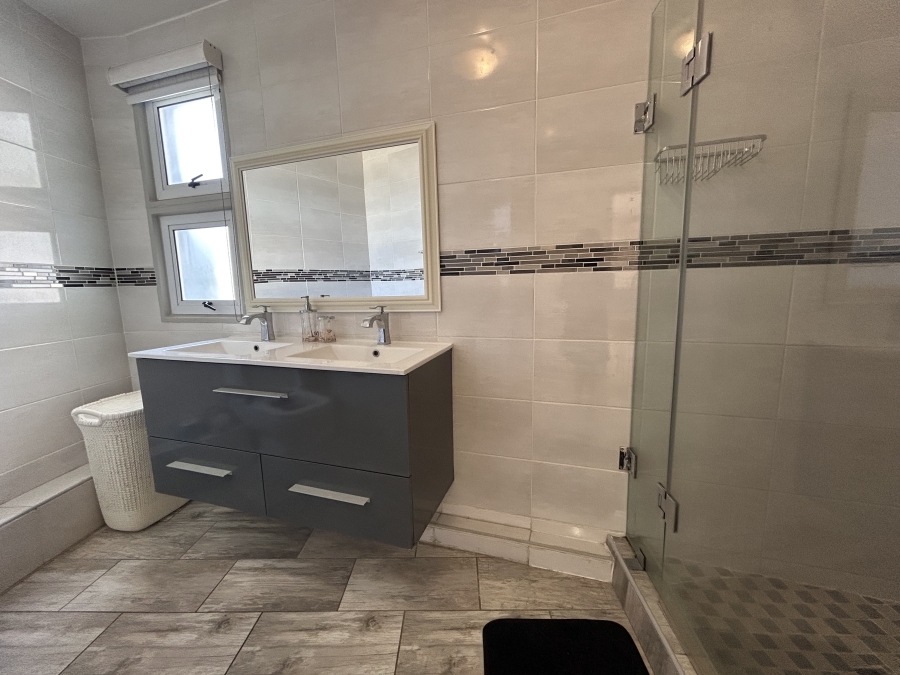 To Let 3 Bedroom Property for Rent in Shakas Rock KwaZulu-Natal
