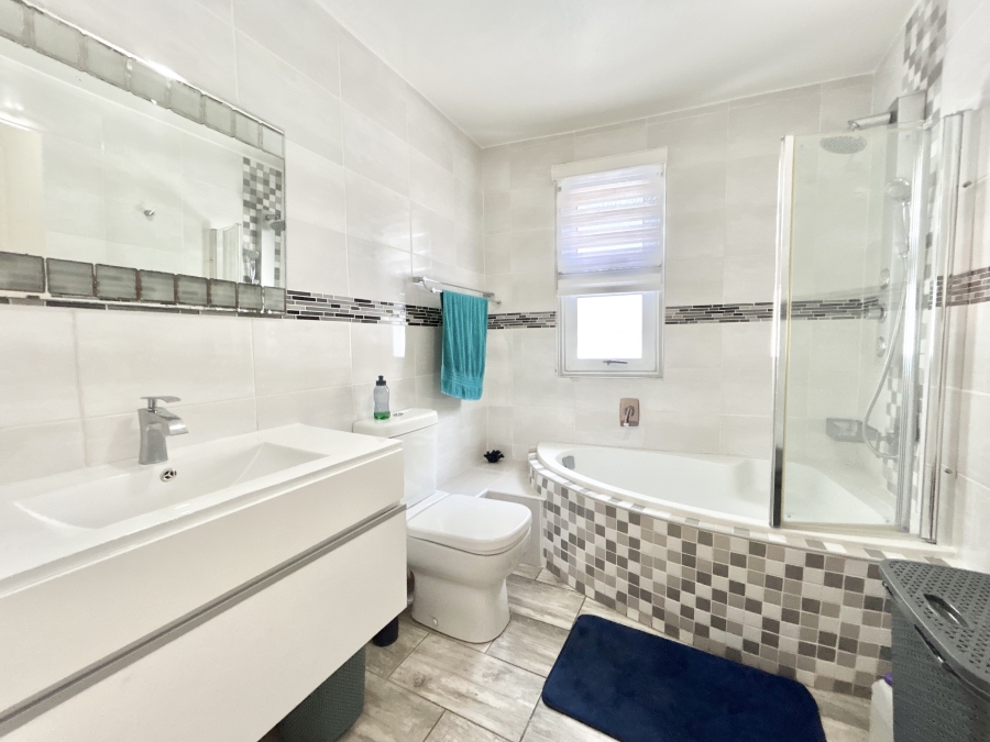 To Let 3 Bedroom Property for Rent in Shakas Rock KwaZulu-Natal