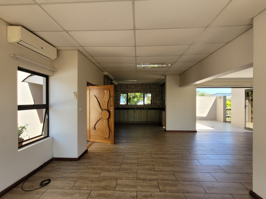 To Let 4 Bedroom Property for Rent in Palm Lakes Estate KwaZulu-Natal
