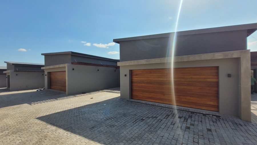To Let 3 Bedroom Property for Rent in Palm Lakes Estate KwaZulu-Natal