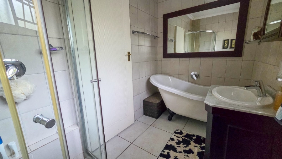 4 Bedroom Property for Sale in Chase Valley KwaZulu-Natal