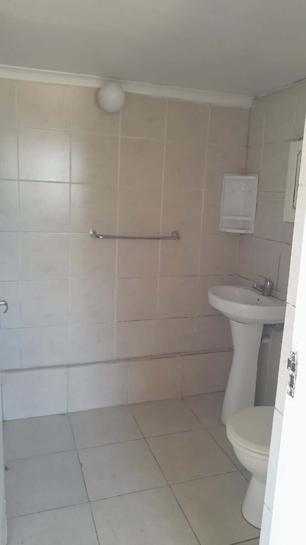 To Let 1 Bedroom Property for Rent in Bluff KwaZulu-Natal
