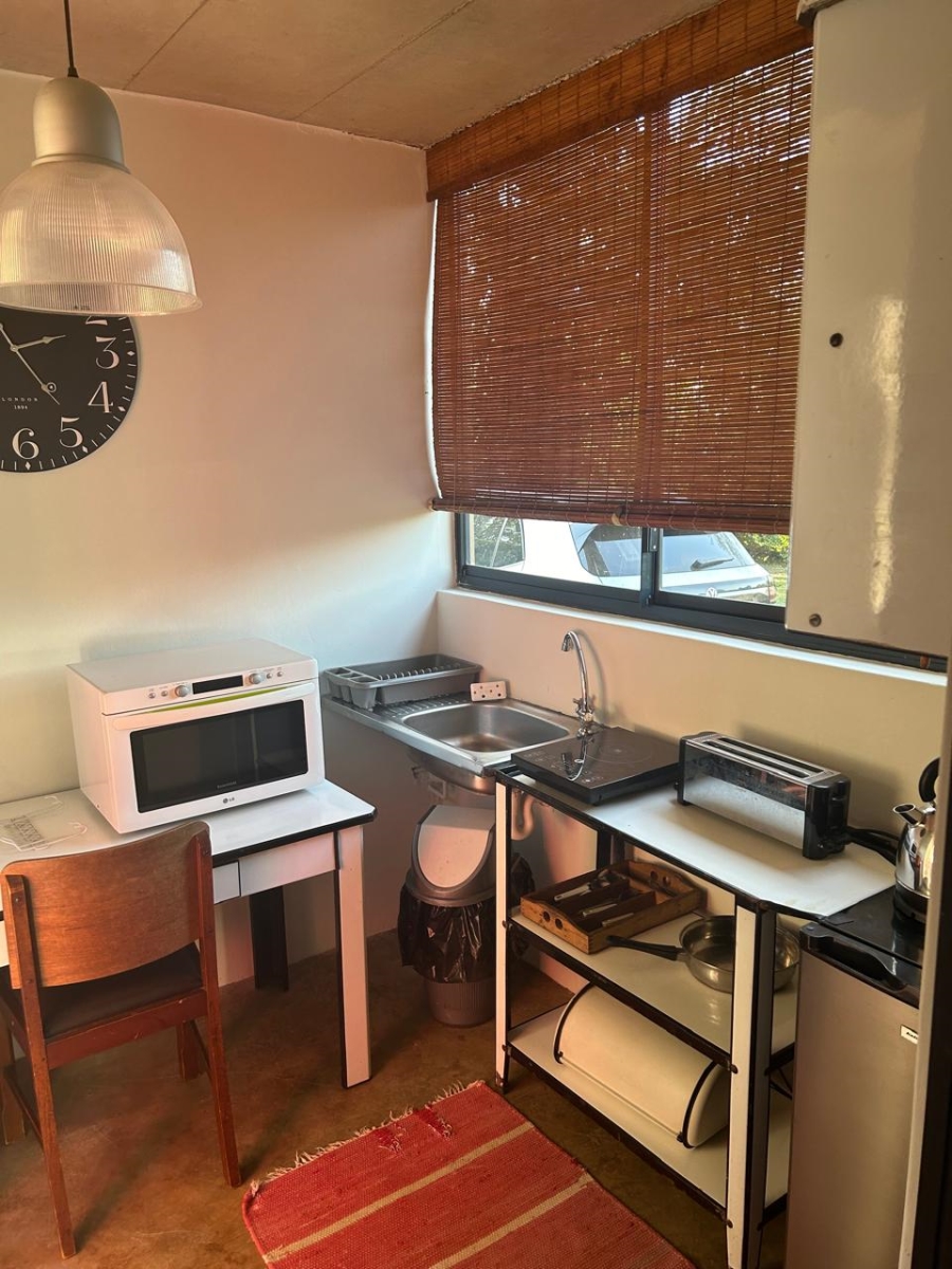 To Let 1 Bedroom Property for Rent in Kloof KwaZulu-Natal