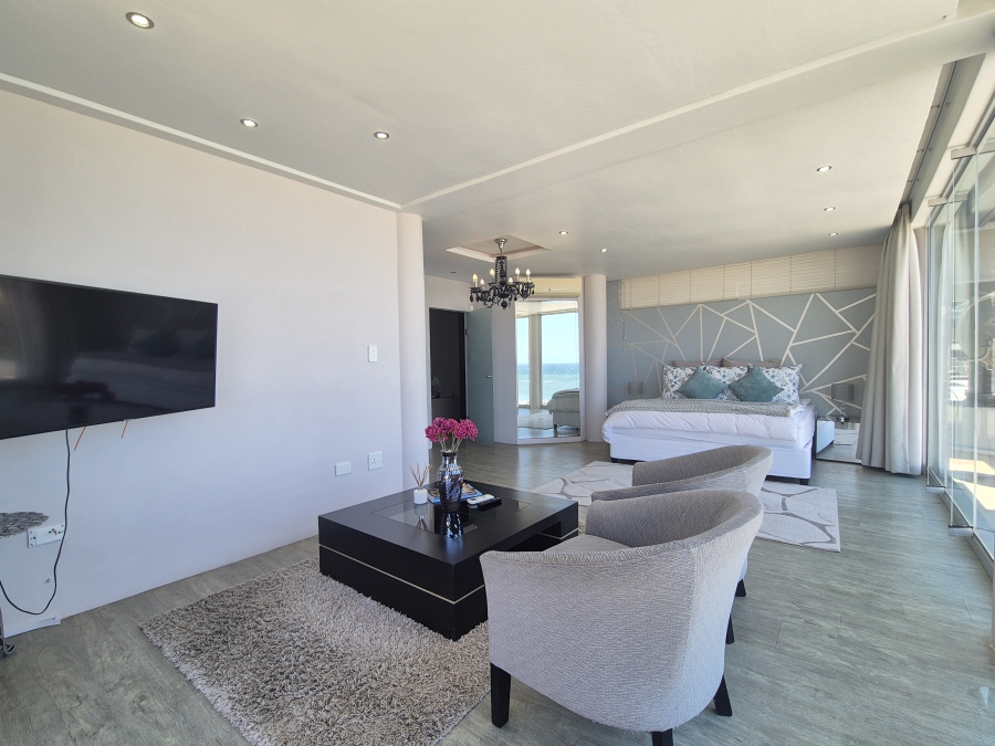 5 Bedroom Property for Sale in Tinley Manor KwaZulu-Natal