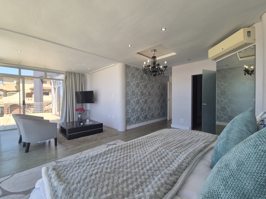 5 Bedroom Property for Sale in Tinley Manor KwaZulu-Natal