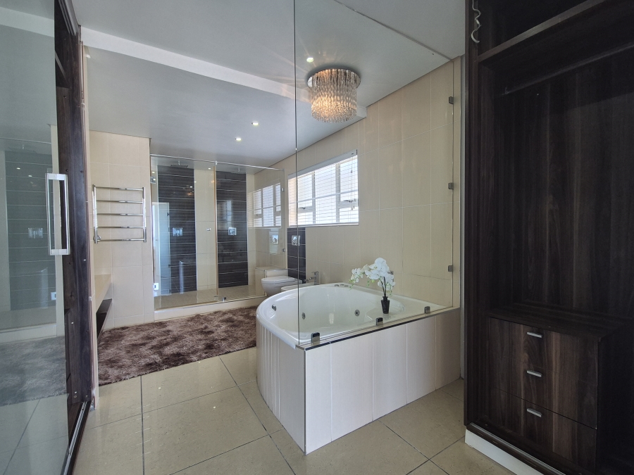 5 Bedroom Property for Sale in Tinley Manor KwaZulu-Natal