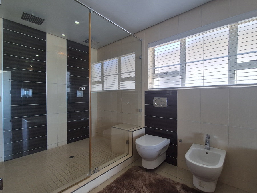 5 Bedroom Property for Sale in Tinley Manor KwaZulu-Natal