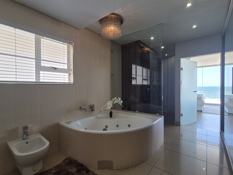 5 Bedroom Property for Sale in Tinley Manor KwaZulu-Natal