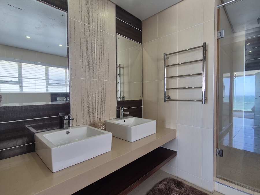 5 Bedroom Property for Sale in Tinley Manor KwaZulu-Natal
