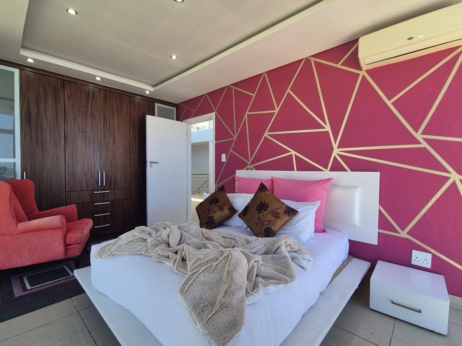 5 Bedroom Property for Sale in Tinley Manor KwaZulu-Natal