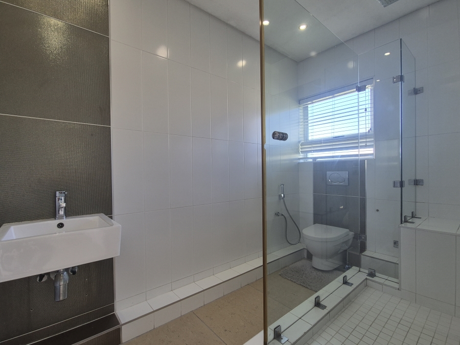 5 Bedroom Property for Sale in Tinley Manor KwaZulu-Natal