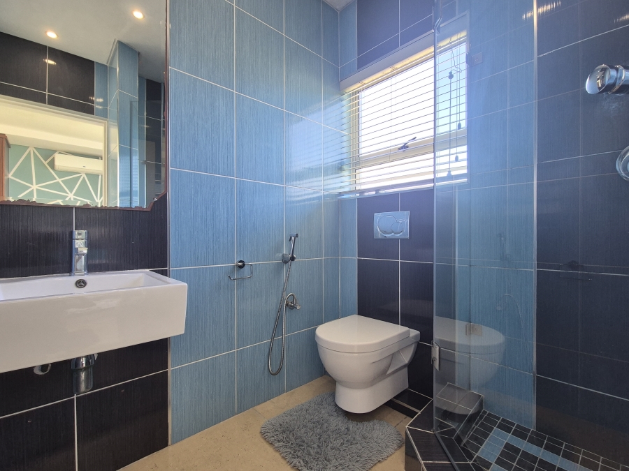 5 Bedroom Property for Sale in Tinley Manor KwaZulu-Natal