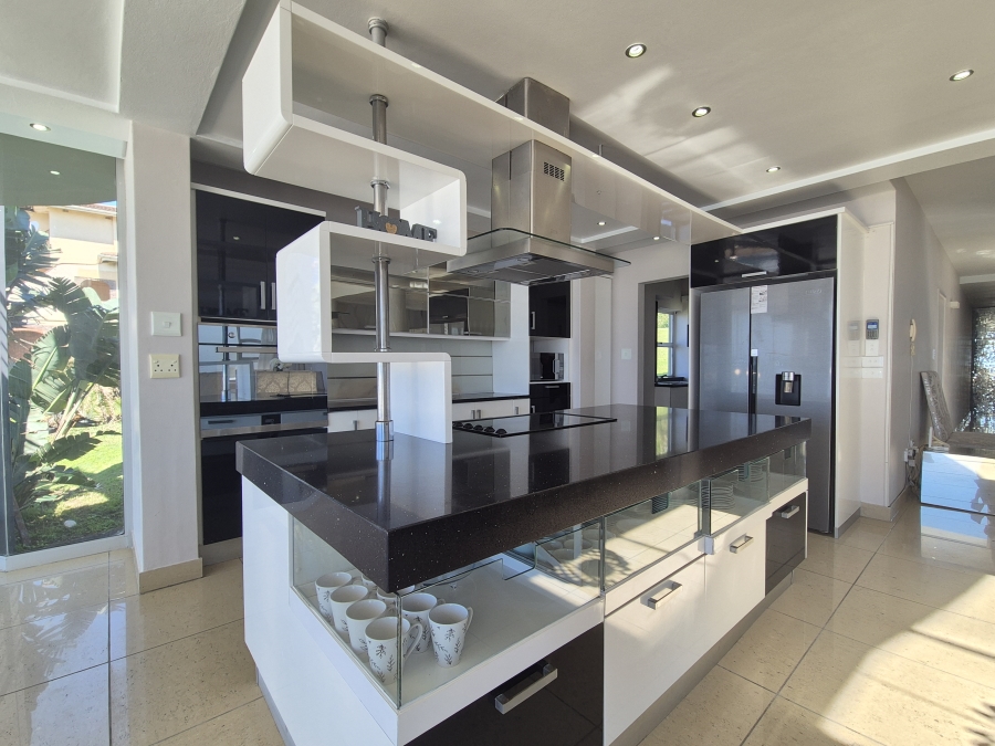 5 Bedroom Property for Sale in Tinley Manor KwaZulu-Natal