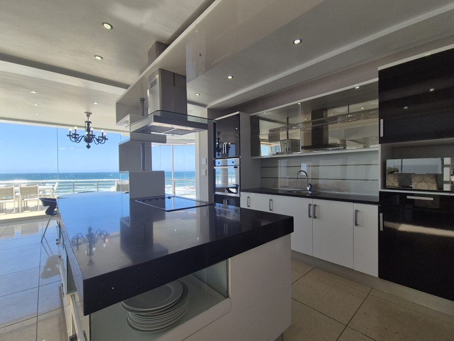5 Bedroom Property for Sale in Tinley Manor KwaZulu-Natal