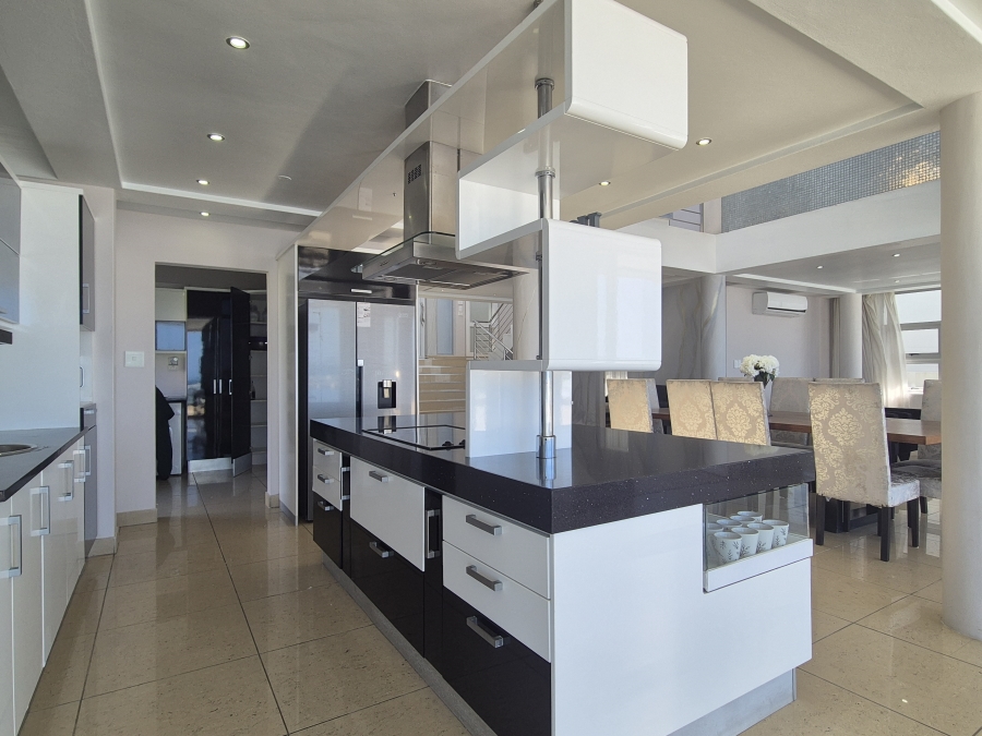 5 Bedroom Property for Sale in Tinley Manor KwaZulu-Natal