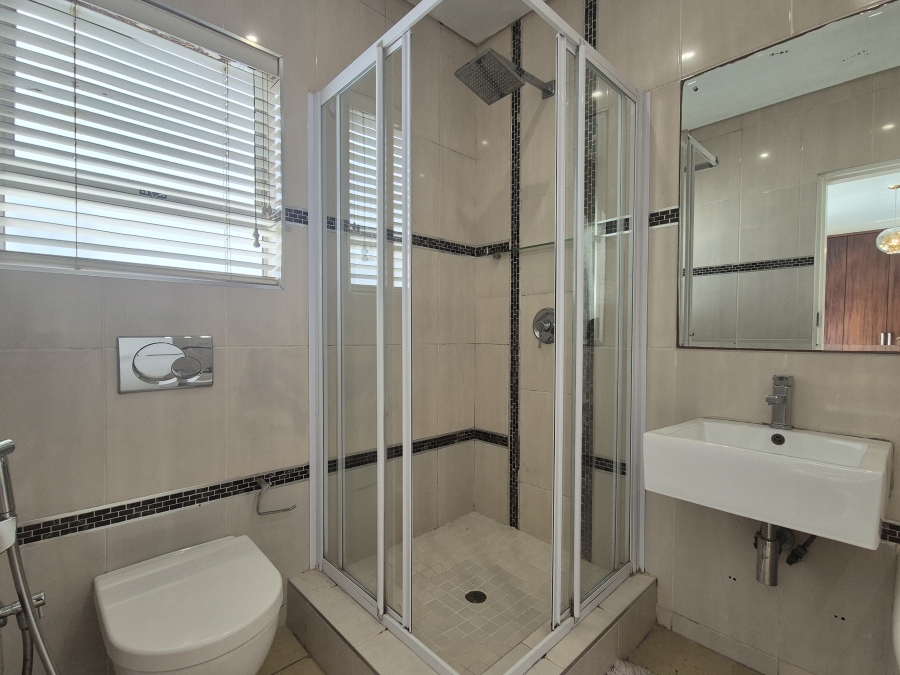 5 Bedroom Property for Sale in Tinley Manor KwaZulu-Natal